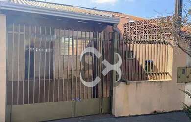 Imagem: A casa possui 3 Dormitórios, 1 Banheiro, 1 Vaga na garagem