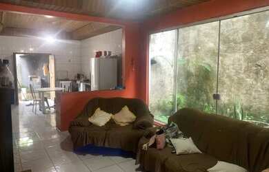 Imagem: A casa possui 2 Dormitórios, 3 Banheiros, 3 Vagas na garagem