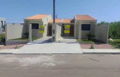 Imagem: A casa possui 2 Dormitórios, 1 Banheiro, 2 Vagas na garagem