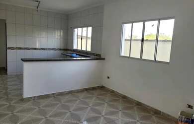 Imagem: A casa possui 1 Dormitório, 1 Banheiro, 2 Vagas na garagem