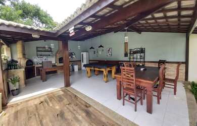 Imagem: A casa em condomínio possui 4 Dormitórios, 5 Banheiros, 4