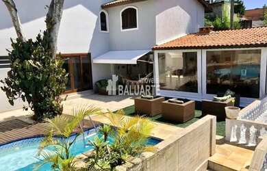 Imagem: A casa possui 4 Dormitórios, 5 Banheiros, 2 Vagas na garagem