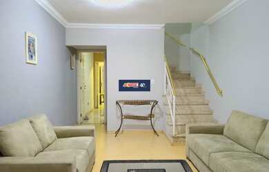 Imagem: A casa possui 3 Dormitórios, 2 Banheiros, 2 Vagas na garagem