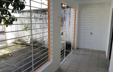 Imagem: A casa possui 3 Dormitórios, 3 Banheiros, 2 Vagas na garagem