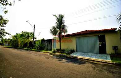 Imagem: A casa em condomínio possui 4 Dormitórios, 2 Banheiros, 5