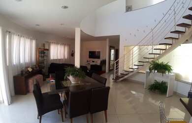 Imagem: A casa em condomínio possui 4 Dormitórios, 5 Banheiros, 4