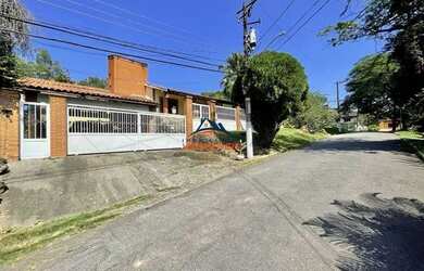 Imagem: A casa em condomínio possui 4 Dormitórios, 4 Banheiros, 5