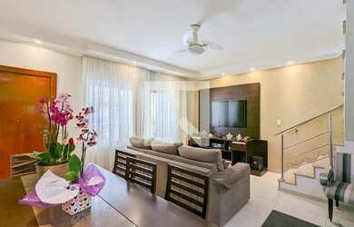 Imagem: A casa possui 4 Dormitórios, 4 Banheiros, 3 Vagas na garagem