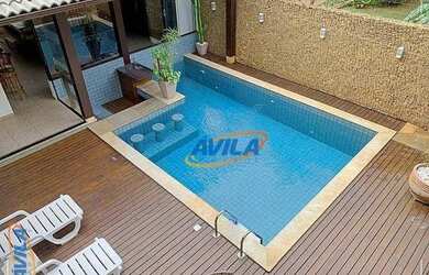 Imagem: A casa possui 4 Dormitórios, 4 Banheiros, 2 Vagas na garagem