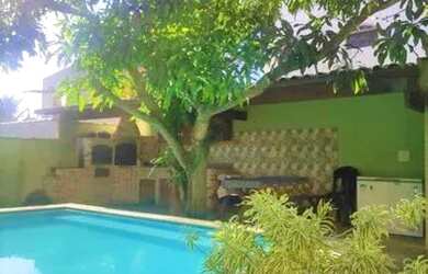 Imagem: A casa possui 2 Dormitórios, 2 Banheiros, 2 Vagas na garagem