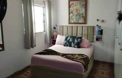 Imagem: A casa possui 2 Dormitórios, 1 Banheiro, 1 Vaga na garagem