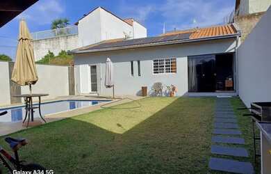 Imagem: A casa possui 3 Dormitórios, 3 Banheiros e está localizado