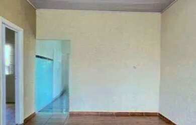 Imagem: A casa possui 2 Dormitórios, 2 Banheiros, 2 Vagas na garagem