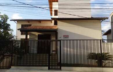 Imagem: A casa possui 5 Dormitórios, 4 Banheiros, 5 Vagas na garagem