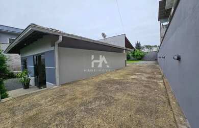 Imagem: A casa possui 1 Dormitório, 1 Banheiro, 1 Vaga na garagem