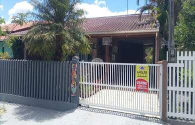 Imagem: A casa possui 3 Dormitórios, 3 Banheiros, 1 Vaga na garagem