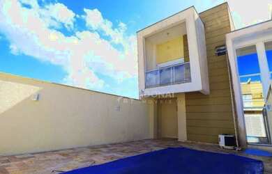 Imagem: A casa possui 3 Dormitórios, 3 Banheiros, 4 Vagas na garagem