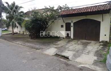 Imagem: A casa em condomínio possui 5 Dormitórios, 4 Banheiros, 5