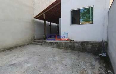 Imagem: A casa possui 2 Dormitórios, 1 Banheiro, 2 Vagas na garagem