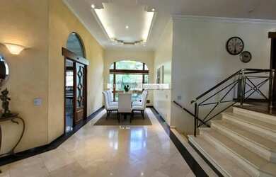 Imagem: A casa em condomínio possui 4 Dormitórios, 5 Banheiros, 2