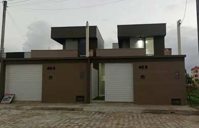 Imagem: A casa possui 3 Dormitórios, 2 Banheiros, 1 Vaga na garagem