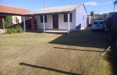 Imagem: A casa possui 2 Dormitórios, 1 Banheiro, 4 Vagas na garagem