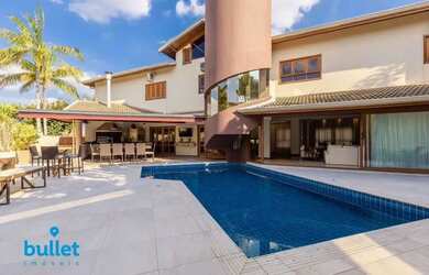 Imagem: A casa possui 4 Dormitórios, 5 Banheiros, 4 Vagas na garagem