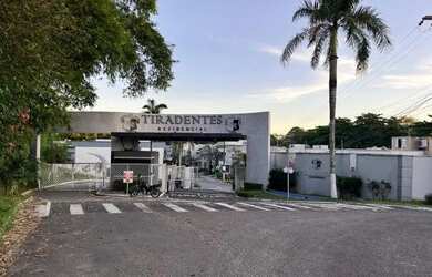 Imagem: A casa em condomínio possui 4 Dormitórios, 5 Banheiros, 4