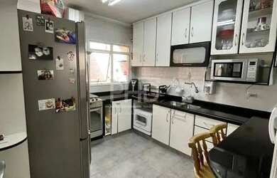 Imagem: A casa possui 3 Dormitórios, 4 Banheiros, 2 Vagas na garagem