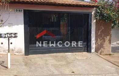 Imagem: A casa possui 3 Dormitórios, 4 Banheiros, 2 Vagas na garagem