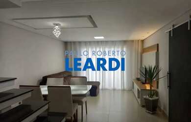 Imagem: A casa possui 2 Dormitórios, 3 Banheiros, 2 Vagas na garagem