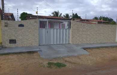 Imagem: A casa possui 2 Dormitórios, 1 Banheiro, 1 Vaga na garagem