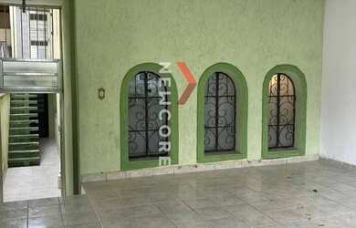 Imagem: A casa possui 3 Dormitórios, 2 Banheiros, 2 Vagas na garagem