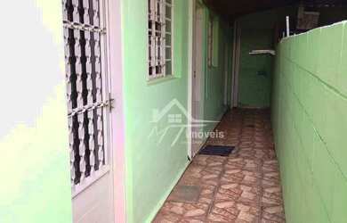 Imagem: A casa possui 2 Dormitórios, 1 Banheiro, 1 Vaga na garagem