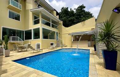 Imagem: A casa em condomínio à venda possui 4 Dormitórios, 3 Banheiros