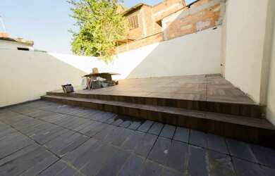 Imagem: A casa possui 2 Dormitórios, 1 Banheiro, 1 Vaga na garagem