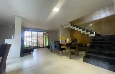 Imagem: A casa em condomínio possui 3 Dormitórios, 3 Banheiros e 300m²