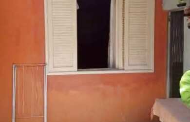 Imagem: A casa possui 1 Dormitório, 1 Banheiro e 33m² de Área e está