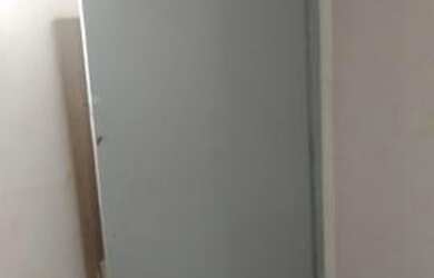 Imagem: A casa possui 3 Dormitórios, 1 Banheiro e 2 Vagas na garagem