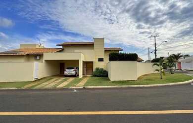 Imagem: A casa em condomínio possui 3 Dormitórios, 4 Banheiros, 1