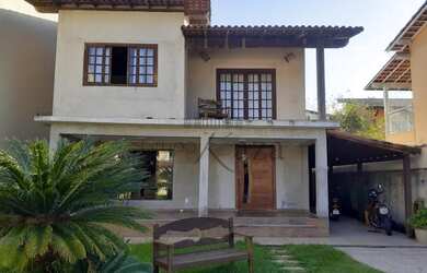 Imagem: A casa possui 3 Dormitórios, 4 Banheiros, 5 Vagas na garagem