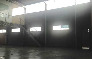 Imagem 12: Aluga Galpão com mezanino, possui 300 metros e 3 banheiros, na Vila Campo...