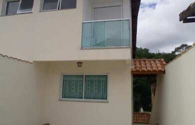 Imagem: A casa possui 3 Dormitórios, 4 Banheiros, 3 Vagas na garagem