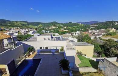 Imagem: A casa em condomínio possui 4 Dormitórios, 5 Banheiros, 4