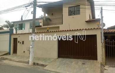 Imagem: A casa possui 5 Dormitórios, 4 Banheiros, 5 Vagas na garagem