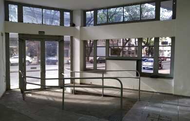 Imagem: O depósito possui 450m² de Área e está localizado em Santo