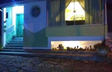 Imagem: A casa possui 3 Dormitórios, 3 Banheiros, 2 Vagas na garagem