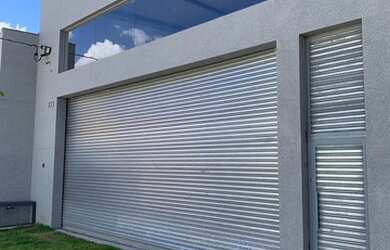 Imagem: O depósito possui 2 Vagas na garagem, 150m² de Área e está