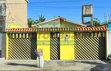 Imagem: A casa possui 2 Dormitórios, 1 Banheiro, 2 Vagas na garagem