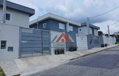 Imagem: A casa possui 2 Dormitórios, 1 Banheiro, 2 Vagas na garagem